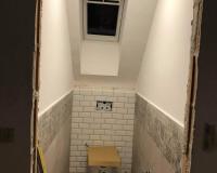 Emeleti WC burkolása és festése