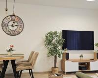 Modern minimál stílusú étkező és nappali egyben – Attraktív Design Stúdió